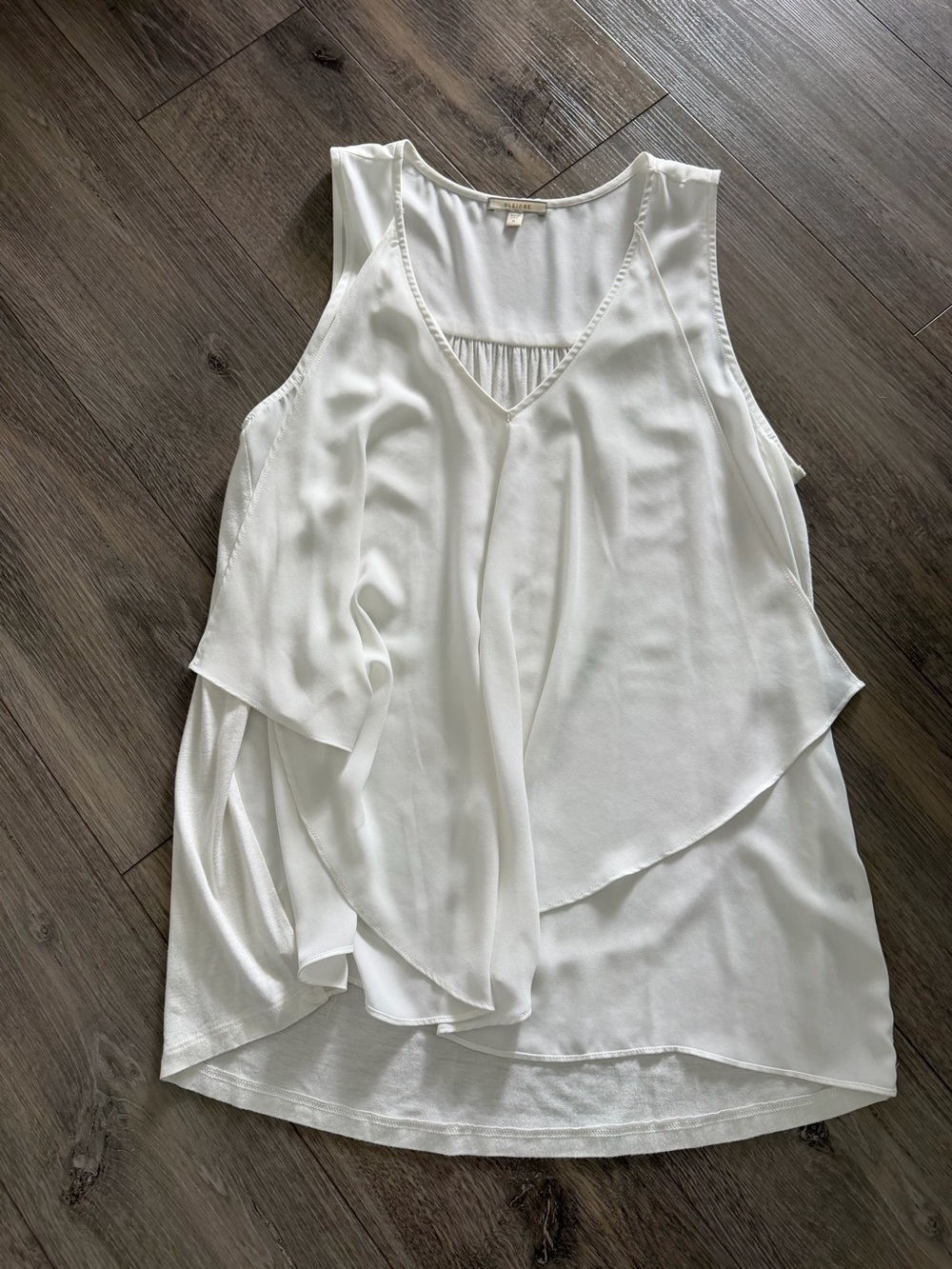 Pleione White Layered V-Neck Sleeveless Camisole